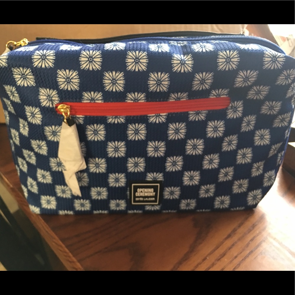 Large L’Oréal make up bag